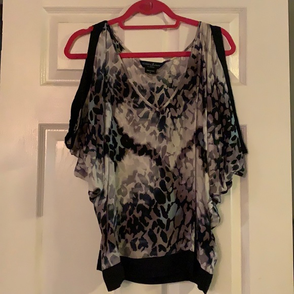 Marciano cold shoulder top - Picture 1 of 10